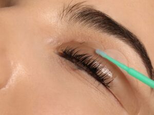Darken and define sparse lashes and brows with our Lift & Tint services.